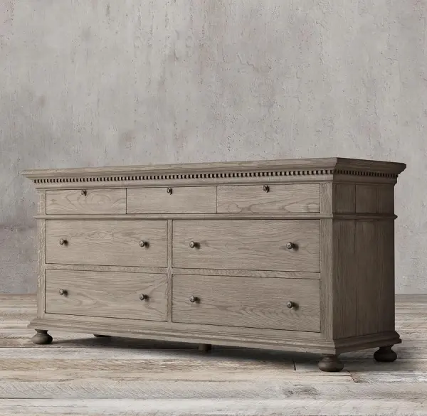 Комод из массива дерева 7 ящиков Сент-Джеймс в комнате