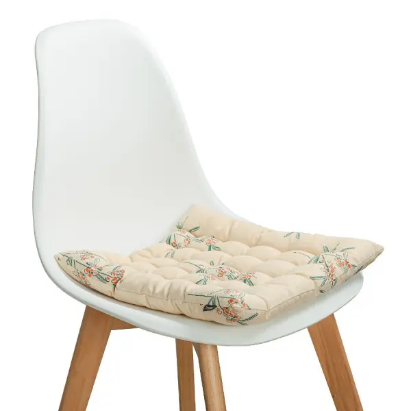 Подушка на стул стеганая из хлопка с графичным принтом Обед рябинника из коллекции russian north, 40х40 см