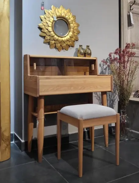 Туалетный столик Твигги со стеклянной столешницей и полками, экспозиция