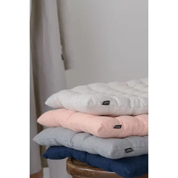 Подушка стеганая на стул из умягченного льна розово-пудрового цвета из коллекции essential, 40х40 см