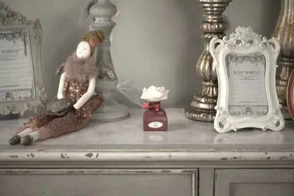 Кукла декоративная Эльза с крыльями и меховым шарфом