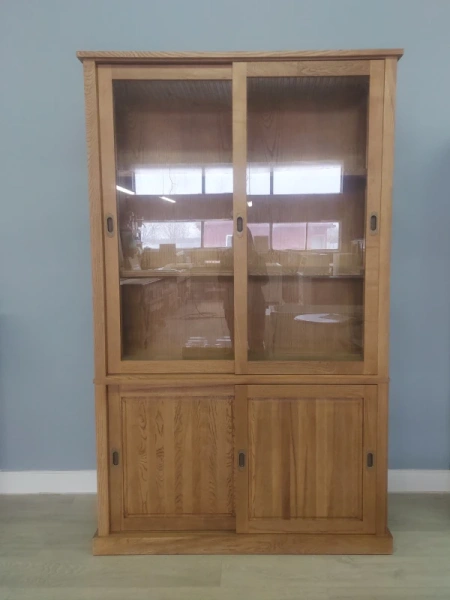Буфет стеклянный двухдверный из массива ясеня